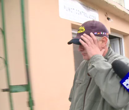 A furat o masina cu tot cu sotia proprietarului. Reactia hotului din Romania cand a vazut femeia pe bancheta din spate