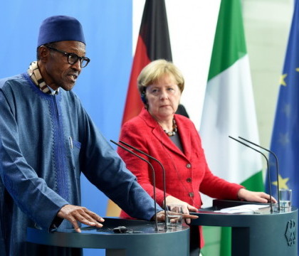 Presedintele Nigeriei si-a trimis sotia la bucatarie, intr-o conferinta cu Angela Merkel: "Eu sunt mai destept ca ea" Presedintele Nigeriei si-a trimis sotia la bucatarie, intr-o conferinta cu Angela Merkel: "Eu sunt mai destept ca ea"
