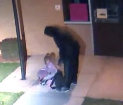 Un tata si-a abandonat fiica de 5 ani noaptea, in frig, intr-un campus. Cum a fost gasita dupa cateva ore Un tata si-a abandonat fiica de 5 ani noaptea, in frig, intr-un campus. Cum a fost gasita dupa cateva ore