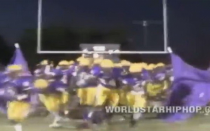 O majoreta a fost calcata in picioare de o intreaga echipa de fotbal. VIDEO
