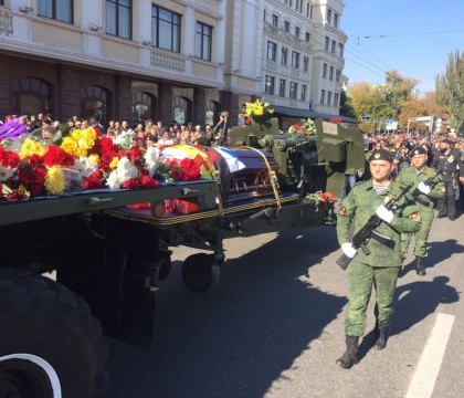 "Motorola", purtat pe ultimul drum de mii de oameni. Nimeni nu stie daca a fost ucis de rusi sau de ucraineni - VIDEO 