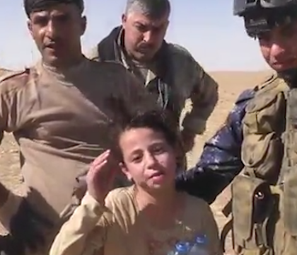 Momentul emotionant in care o fetita rapita de jihadisti este salvata de soldati, in Irak. "Credeam ca nu mai ajungeti" - VIDEO Momentul emotionant in care o fetita rapita de jihadisti este salvata de soldati, in Irak. "Credeam ca nu mai ajungeti" - VIDEO