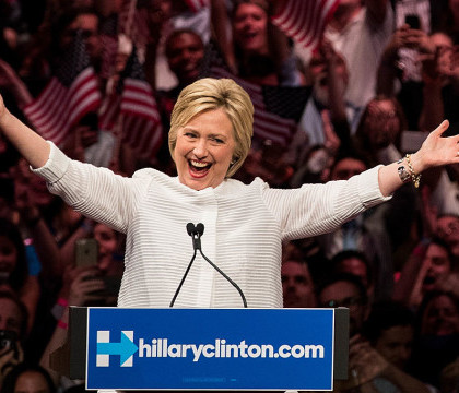 FBI a redeschis cazul e-mailurilor lui Clinton cu 11 zile inaintea alegerilor din SUA. Suporterii lui Trump: "Inchideti-o!" - VIDEO