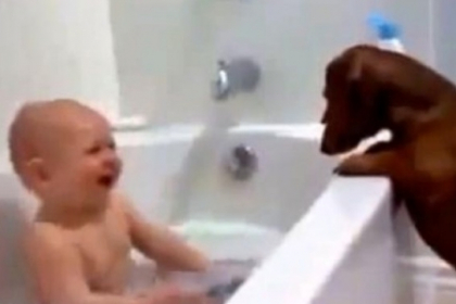 Imaginile care au determinat-o pe mama acestui bebelus sa mearga in instanta. VIDEO