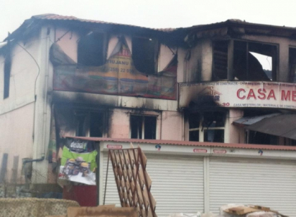 Primele versiuni in cazul incendiului devastator de la Telenesti in care 2 pompieri si-au pierdut viata Primele versiuni in cazul incendiului devastator de la Telenesti in care 2 pompieri si-au pierdut viata