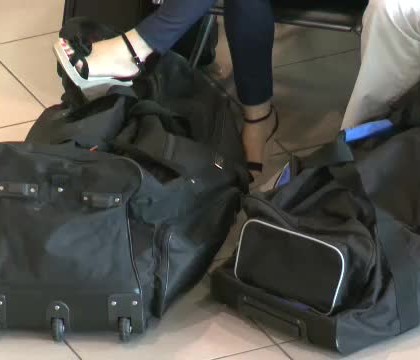 Bebelus ascuns intre bagaje de parinti pentru a-l scoate din tara fara acte. Cum l-au descoperit politistii Bebelus ascuns intre bagaje de parinti pentru a-l scoate din tara fara acte. Cum l-au descoperit politistii