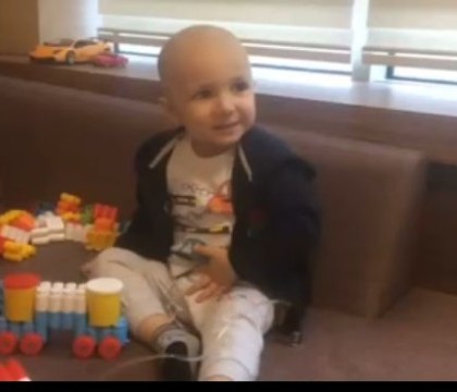 La 2 ani, se lupta cu o forma rara de cancer. Cum il puteti ajuta pe David sa aiba o sansa la viata - VIDEO La 2 ani, se lupta cu o forma rara de cancer. Cum il puteti ajuta pe David sa aiba o sansa la viata - VIDEO