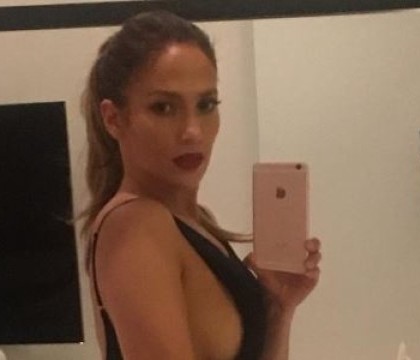 Fotografia cu care Jennifer Lopez vrea sa rupa internetul. Ipostaza in care s-a pozat cantareata, la 47 de ani