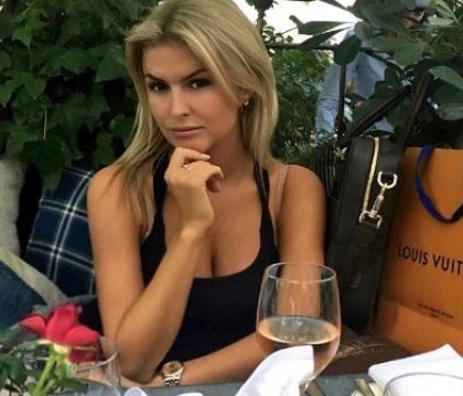 Traieste in lux, cheltuie 10.000 de dolari la o sesiune de shopping, dar nu are niciun job. Cum se intretine tanara Traieste in lux, cheltuie 10.000 de dolari la o sesiune de shopping, dar nu are niciun job. Cum se intretine tanara