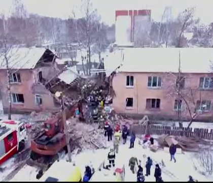 Explozie puternica intr-un bloc din Rusia, din cauza unei scurgeri de gaze. 6 oameni au murit si 4 sunt in stare grava Explozie puternica intr-un bloc din Rusia, din cauza unei scurgeri de gaze. 6 oameni au murit si 4 sunt in stare grava