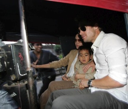 Angelina Jolie si Brad Pitt au semnat un acord privind custodia celor sase copii. Cu cine vor ramane acestia Angelina Jolie si Brad Pitt au semnat un acord privind custodia celor sase copii. Cu cine vor ramane acestia