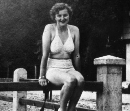 Obiecte personale ale Evei Braun, amanta lui Hitler, vandute la licitatie. Suma cu care s-au dat chilotii ei de matase