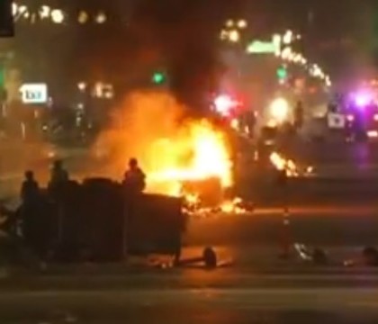 Incidente in SUA dupa victoria lui Donald Trump: Protestatari au incendiat gunoaie si au distrus vitrine. "Tu nu esti America" - VIDEO Incidente in SUA dupa victoria lui Donald Trump: Protestatari au incendiat gunoaie si au distrus vitrine. "Tu nu esti America" - VIDEO
