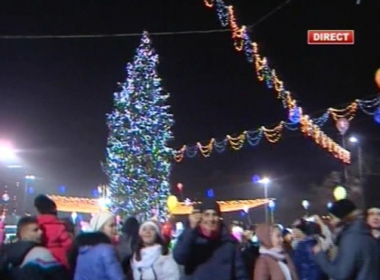 Bradul din capitala, luat in deradere de internauti: "Ii insarcinat cumva?" Cum arata cel din Tiraspol - FOTO Bradul din capitala, luat in deradere de internauti: "Ii insarcinat cumva?" Cum arata cel din Tiraspol - FOTO