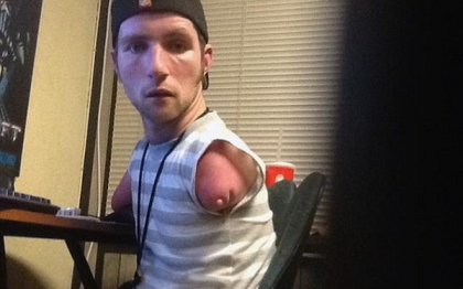 Americanul care este campion la jocuri video, desi nu are maini. "Este un jucator excelent". FOTO Americanul care este campion la jocuri video, desi nu are maini. "Este un jucator excelent". FOTO