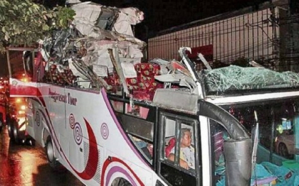 Cum arata doi turisti germani dupa ce au scapat din acest accident pe strazile din Bangkok Cum arata doi turisti germani dupa ce au scapat din acest accident pe strazile din Bangkok