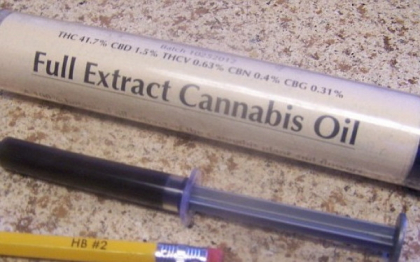 O noua problema cu tigarile electronice. Cum sunt folosite pentru a fuma marijuana in public O noua problema cu tigarile electronice. Cum sunt folosite pentru a fuma marijuana in public
