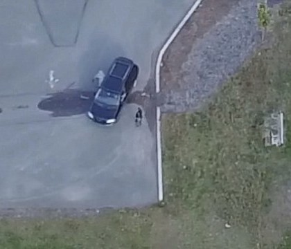 Si-a urmarit sotia cu o drona, iar imaginile l-au distrus. Ce facea femeia intr-o parcare. VIDEO