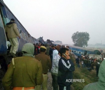 Tragedie in India: cel putin 91 de morti si 150 de raniti, dupa ce un tren a deraiat. FOTO si VIDEO de la locul accidentului