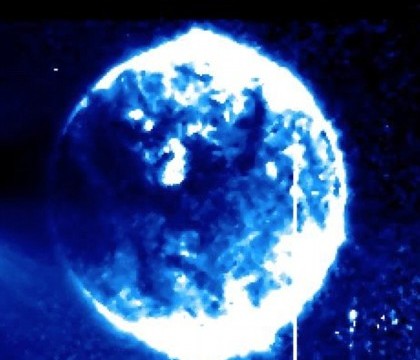 O sfera stranie a aparut in fata Soarelui in imaginile realizate de NASA. Adeptii teoriei conspiratiilor sustin ca e un OZN O sfera stranie a aparut in fata Soarelui in imaginile realizate de NASA. Adeptii teoriei conspiratiilor sustin ca e un OZN