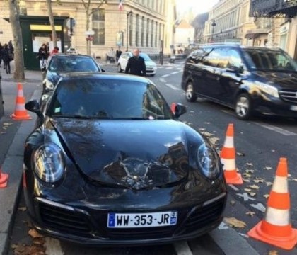 Si-a lasat Porsche-ul nou-nout pe avarii in centrul Parisului iar politia i l-a aruncat in aer. "Mi-am cerut scuze"