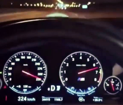 Un tanar din Pitesti s-a filmat conducand cu 330 km/h pe A2. Cine este iubita baiatului, care se afla alaturi de el in masina Un tanar din Pitesti s-a filmat conducand cu 330 km/h pe A2. Cine este iubita baiatului, care se afla alaturi de el in masina