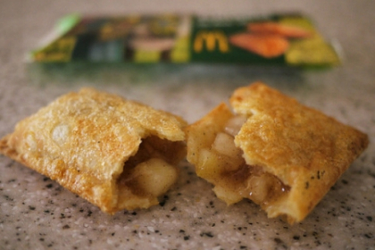 Unul din marile secrete ale McDonald\'s a fost dezvaluit. Ce contine placinta cu mere. VIDEO Unul din marile secrete ale McDonald\'s a fost dezvaluit. Ce contine placinta cu mere. VIDEO