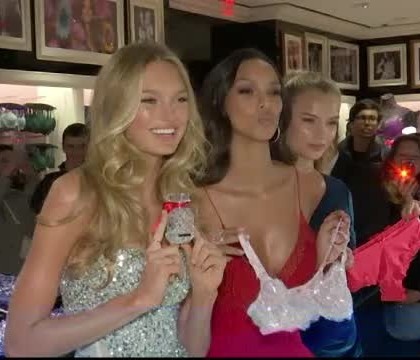 Expozitie retrospectiva la spectacolul Victoria\'s Secret din New York. Model: "A fost o noapte magica" Expozitie retrospectiva la spectacolul Victoria\'s Secret din New York. Model: "A fost o noapte magica"