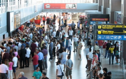 O bomba improvizata a explodat pe aeroportul international din Los Angeles. Nimeni nu a fost ranit