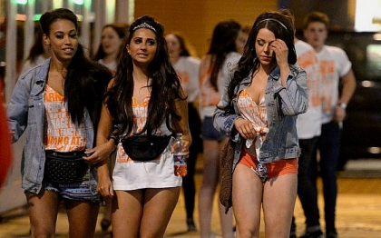 "Dezastru" pe strazile din Liverpool. Zeci de britanici au participat la festivalul Carnage UK. FOTO "Dezastru" pe strazile din Liverpool. Zeci de britanici au participat la festivalul Carnage UK. FOTO