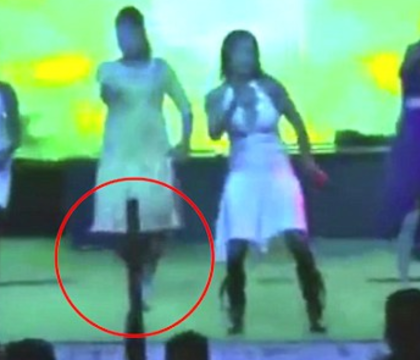 Femeie insarcinata, impuscata in cap in timp ce dansa pe scena la o nunta. Gestul care l-a infuriat pe agresor. VIDEO Femeie insarcinata, impuscata in cap in timp ce dansa pe scena la o nunta. Gestul care l-a infuriat pe agresor. VIDEO