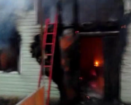 Incendiu intr-o casa in care se afla un copil de 8 ani! Ce s-a intamplat cu fetita - VIDEO Incendiu intr-o casa in care se afla un copil de 8 ani! Ce s-a intamplat cu fetita - VIDEO