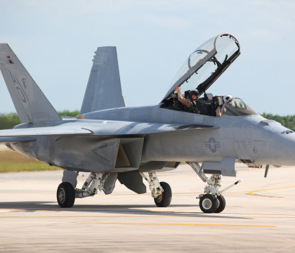Pilot american, disparut, dupa ce s-a prabusit cu avionul in Pacific. SUA si Japonia au inceput o operatiune de salvare Pilot american, disparut, dupa ce s-a prabusit cu avionul in Pacific. SUA si Japonia au inceput o operatiune de salvare