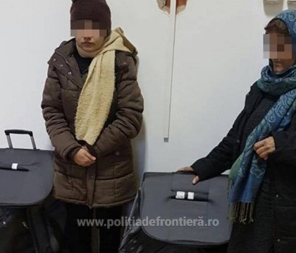 Doua femei afgane ascunse in geamantane, depistate in trenul Bucuresti-Viena. Unde erau asezate valizele. FOTO Doua femei afgane ascunse in geamantane, depistate in trenul Bucuresti-Viena. Unde erau asezate valizele. FOTO