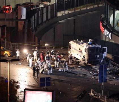 Atentat la Istanbul. Bilantul a crescut la 38 de morti si 166 de raniti, in cele doua explozii. Reactia clubului Besiktas Atentat la Istanbul. Bilantul a crescut la 38 de morti si 166 de raniti, in cele doua explozii. Reactia clubului Besiktas