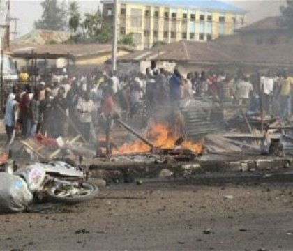Doua fetite de aproximativ 8 ani si-au detonat incarcaturile explozive intr-o piata din Nigeria. Sunt cel putin 17 raniti Doua fetite de aproximativ 8 ani si-au detonat incarcaturile explozive intr-o piata din Nigeria. Sunt cel putin 17 raniti
