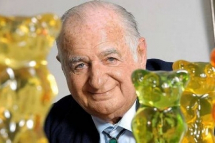 Patronul Haribo, cel mai mare producator de bomboane din Europa, a murit la varsta de 90 de ani Patronul Haribo, cel mai mare producator de bomboane din Europa, a murit la varsta de 90 de ani