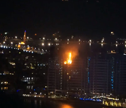 Incendiu puternic la un complex rezidential de lux din Dubai. 10 etaje ale blocului ar fi cuprinse de flacari Incendiu puternic la un complex rezidential de lux din Dubai. 10 etaje ale blocului ar fi cuprinse de flacari