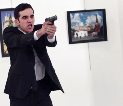 Asasinul ambasadorului rus, de 8 ori in dispozitivul de securitate al lui Erdogan. Ankara: "Stim cine e in spatele crimei"