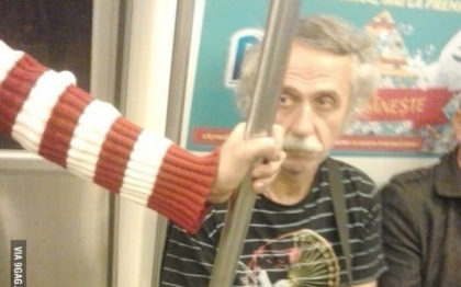 "Imi pare cunoscut". Imaginea dintr-un metrou din Romania care a ajuns pe site-ul 9gag