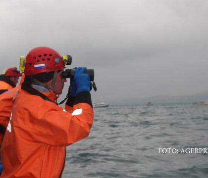 Bucati din avionul cazut in Marea Neagra, descoperite de scafandri. Primele imagini cu tragedia arata o lumina bizara - VIDEO Bucati din avionul cazut in Marea Neagra, descoperite de scafandri. Primele imagini cu tragedia arata o lumina bizara - VIDEO