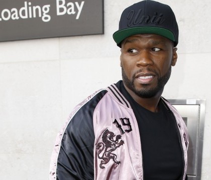 50 Cent a pus pe Facebook un clip VIDEO cu un roman care danseaza capra in fata unui magazin: "Ce naiba tocmai am vazut" 50 Cent a pus pe Facebook un clip VIDEO cu un roman care danseaza capra in fata unui magazin: "Ce naiba tocmai am vazut"