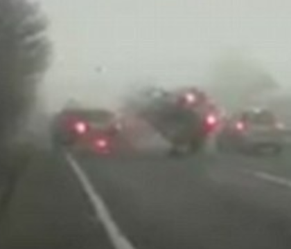 Accident cu 30 de masini pe autostrada A40 din Marea Britanie. O femeie a murit si doi pasageri sunt grav raniti Accident cu 30 de masini pe autostrada A40 din Marea Britanie. O femeie a murit si doi pasageri sunt grav raniti