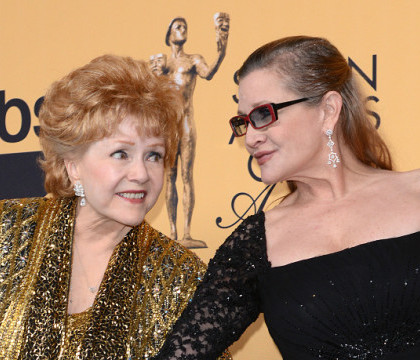 Debbie Reynolds si fiica sa, Carrie Fisher, vor fi inmormantate una langa alta, la Hollywood