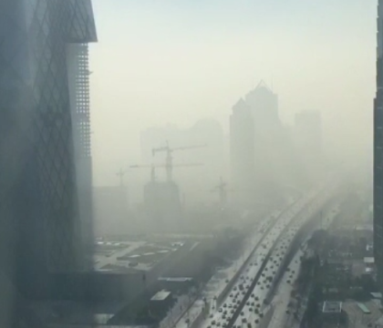 Imagini socante cu poluarea care sufoca Beijingul. Inregistrarea realizata de un inginer care lucreaza la etajul 30 - VIDEO Imagini socante cu poluarea care sufoca Beijingul. Inregistrarea realizata de un inginer care lucreaza la etajul 30 - VIDEO
