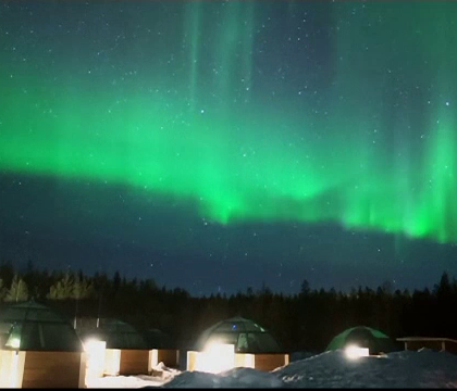 Casutele din Laponia unde Aurora Boreala poate fi admirata direct din pat. Cat costa o noapte de cazare in plin sezon