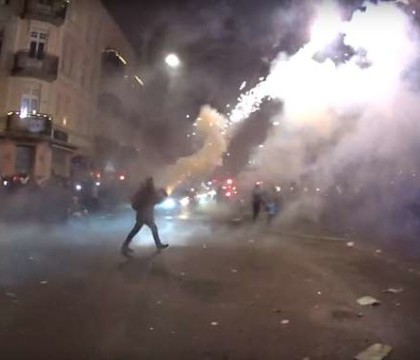 Panica de Revelion in orasul suedez Malmo. Mai multi indivizi au tras in multime cu petarde si artificii - VIDEO Panica de Revelion in orasul suedez Malmo. Mai multi indivizi au tras in multime cu petarde si artificii - VIDEO