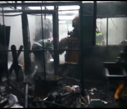Incendiu devastator la un depozit de echipamente electronice din Constanta. Pagubele s-ar ridica la 100.000 de euro Incendiu devastator la un depozit de echipamente electronice din Constanta. Pagubele s-ar ridica la 100.000 de euro