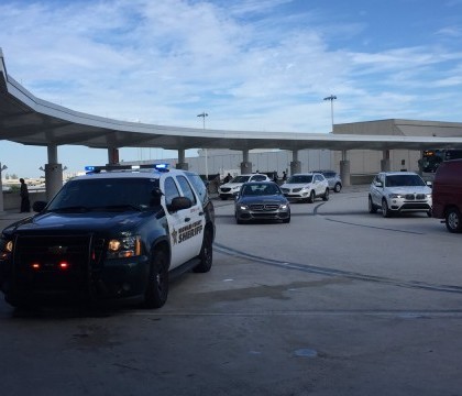 Atac armat pe un aeroport din Florida, soldat cu 3 morti si mai multi raniti. Barbatul care a deschis focul, prins de politie - FOTO/VIDEO Atac armat pe un aeroport din Florida, soldat cu 3 morti si mai multi raniti. Barbatul care a deschis focul, prins de politie - FOTO/VIDEO