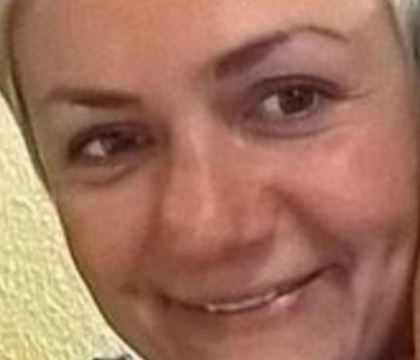 O britanica de 38 de ani, mama a doi copii, s-a sinucis dupa ce operatia la sani nu a iesit cum si-a dorit. Mesajul lasat O britanica de 38 de ani, mama a doi copii, s-a sinucis dupa ce operatia la sani nu a iesit cum si-a dorit. Mesajul lasat